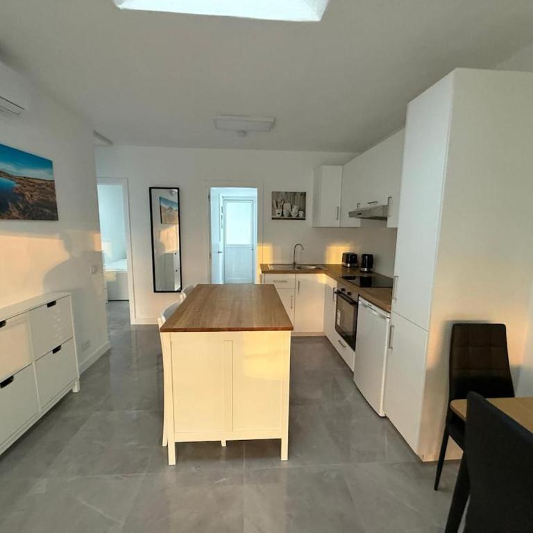Puerto Rico Apartment, Newly renovated, Centre of Puerto Rico, 3 Bedrooms - Three-Bedroom Apartment - 21