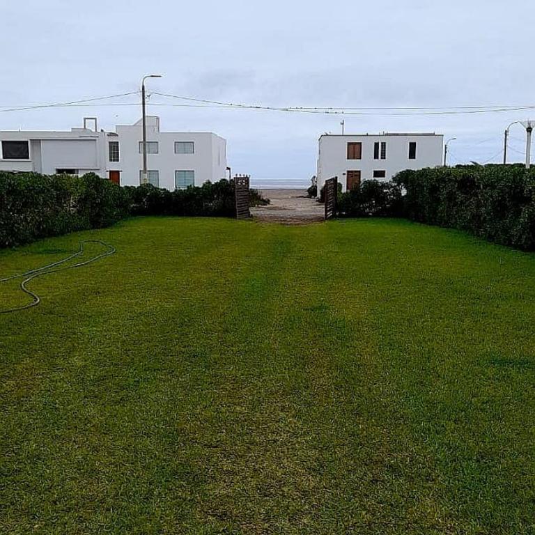 Casa Frente al mar en club privado - Three-Bedroom House - 4