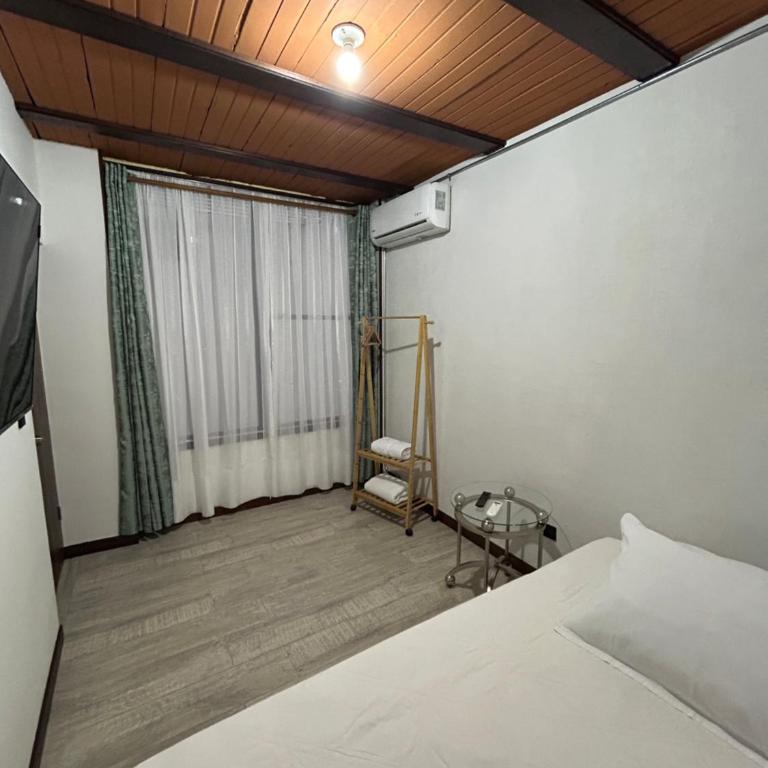 Nat!va 301 - Habitación Doble Estándar con baño compartido - 10