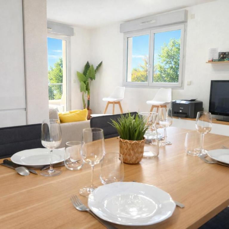 T2 de 56m2 - Genève à 5 min- Parking Privé Gratuit - Appartement 1 Chambre - 10
