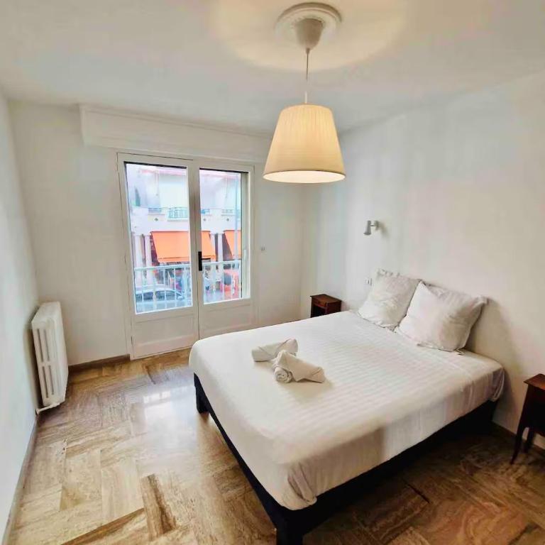 Appartement T3 lumineux - 6 pers - Hypercentre - Climatisé - Gare SNCF à 200 m - Parking privé - Mer à 100 m - Appartement 2 Chambres - 10