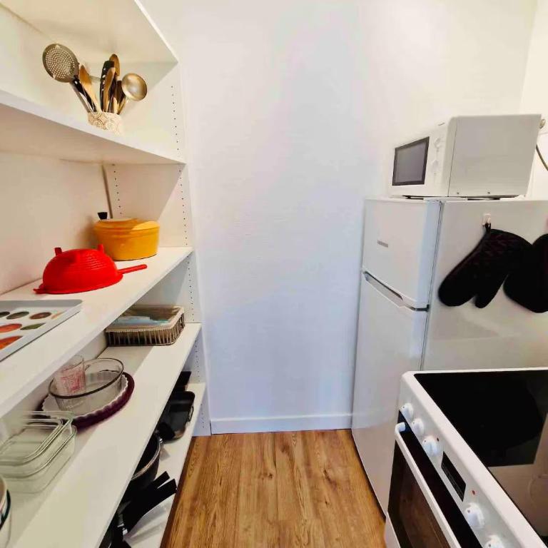Appartement T3 lumineux - 6 pers - Hypercentre - Climatisé - Gare SNCF à 200 m - Parking privé - Mer à 100 m - Appartement 2 Chambres - 7