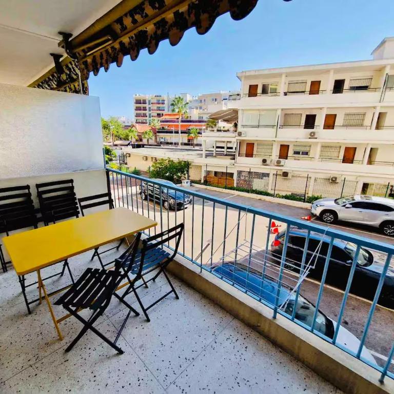 Appartement T3 lumineux - 6 pers - Hypercentre - Climatisé - Gare SNCF à 200 m - Parking privé - Mer à 100 m - Appartement 2 Chambres - 15