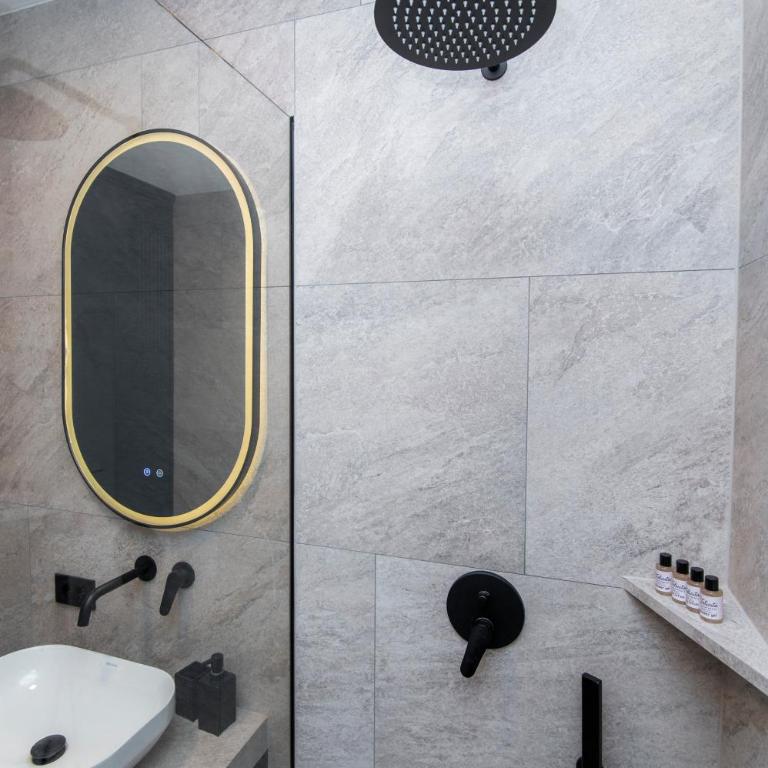 Felicita Deluxe Apartments with Free Parking - Dvokrevetna Soba sa Bračnim Krevetom/Zasebnim Krevetima - 14