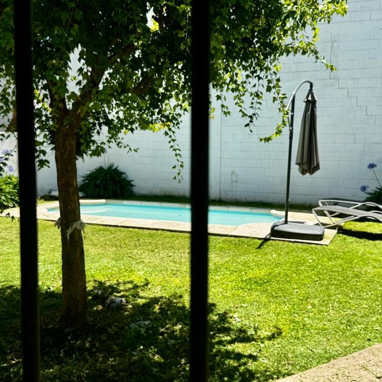 Apartment 2 blocks from downtown Located at the back of the house - Apartamento de 3 dormitorios - 9