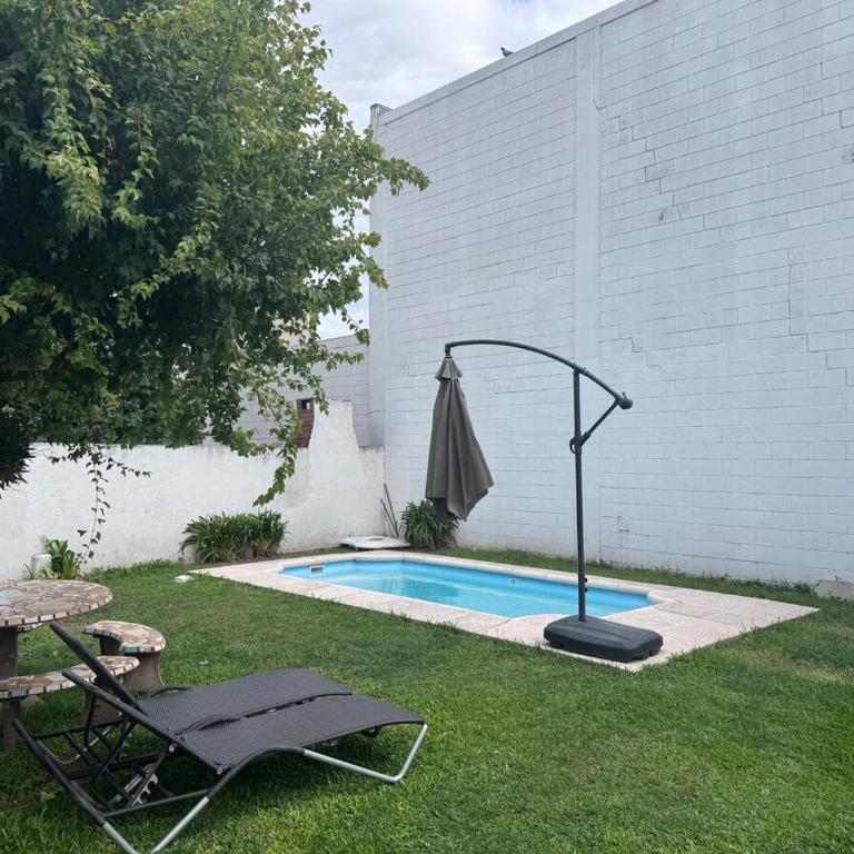 Apartment 2 blocks from downtown Located at the back of the house - Apartamento de 3 dormitorios - 13