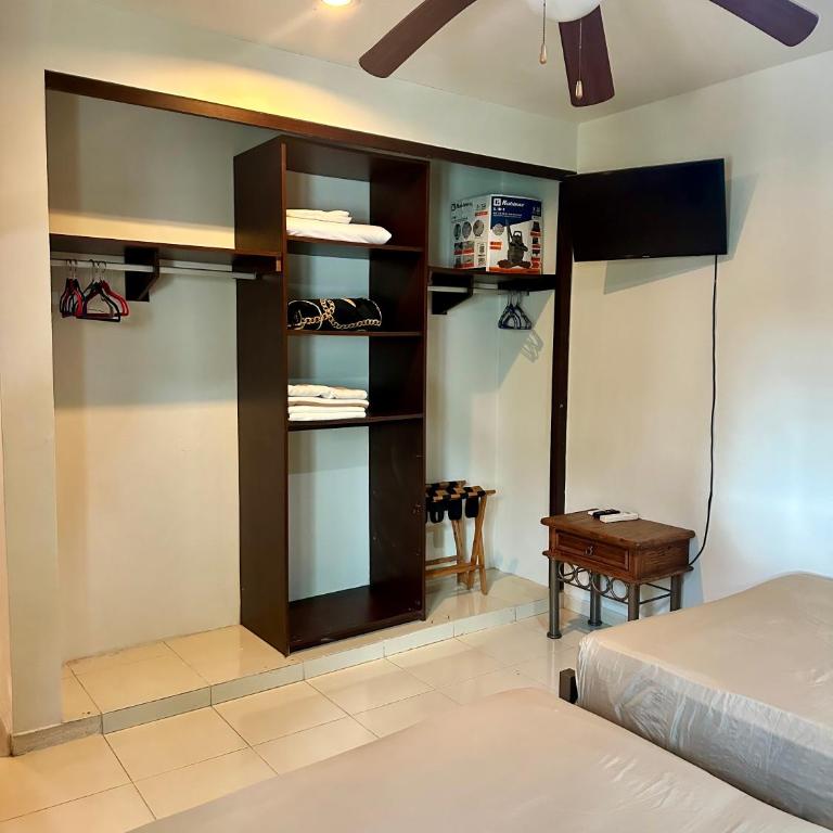 Penthouse Terraza & Jacuzzi Panorámicos, playas-cenotes y la Quinta Avenida todo caminando a 10 minutos! Muy amplio 2 niveles, excelente ubicación centro de Playa del Carmen, cerca de restaurantes, bares, área de coworking incluida para nómadas digitales! - Two-Bedroom Apartment - 60