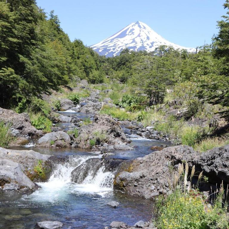 Vista al volcán con tinaja y río en Conguillío - Casa de 3 dormitorios - 10