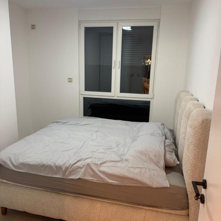 Yellow Diamond Center Free Parking - Apartman sa 2 Spavaće Sobe i Balkonom - 12