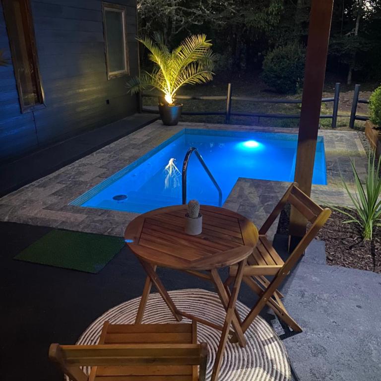 Casa con Piscina y Cama elástica - Three-Bedroom House - 32