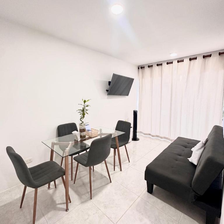 Cozy Beachside 3BR Apartment near the Walled City - Three-Bedroom Apartment - 2