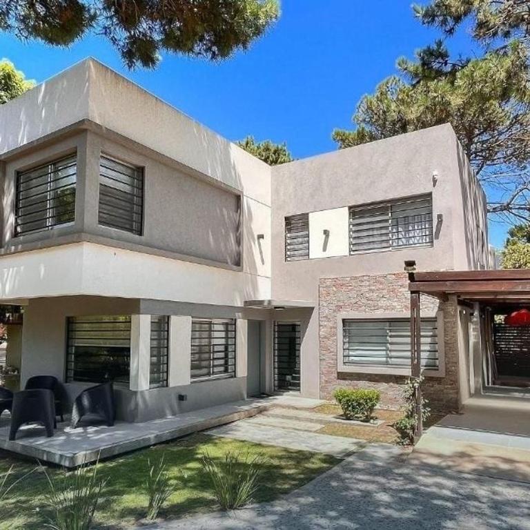 Casa Bouchard - Three-Bedroom House - 1