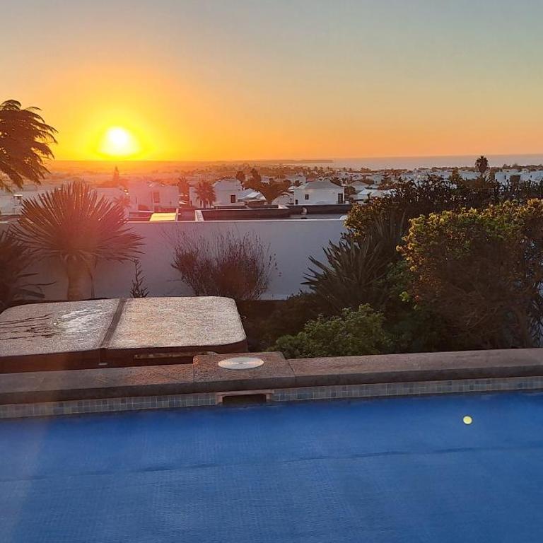 3 bedroom villa with pool and jacuzzi - Casa - 1