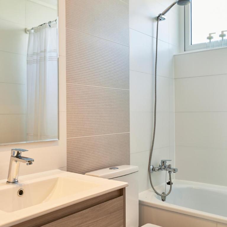 Departamento boutique con Azotea privada diseño exclusivo - Three-Bedroom Apartment - 2