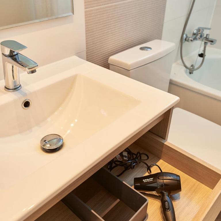 Departamento boutique con Azotea privada diseño exclusivo - Three-Bedroom Apartment - 47