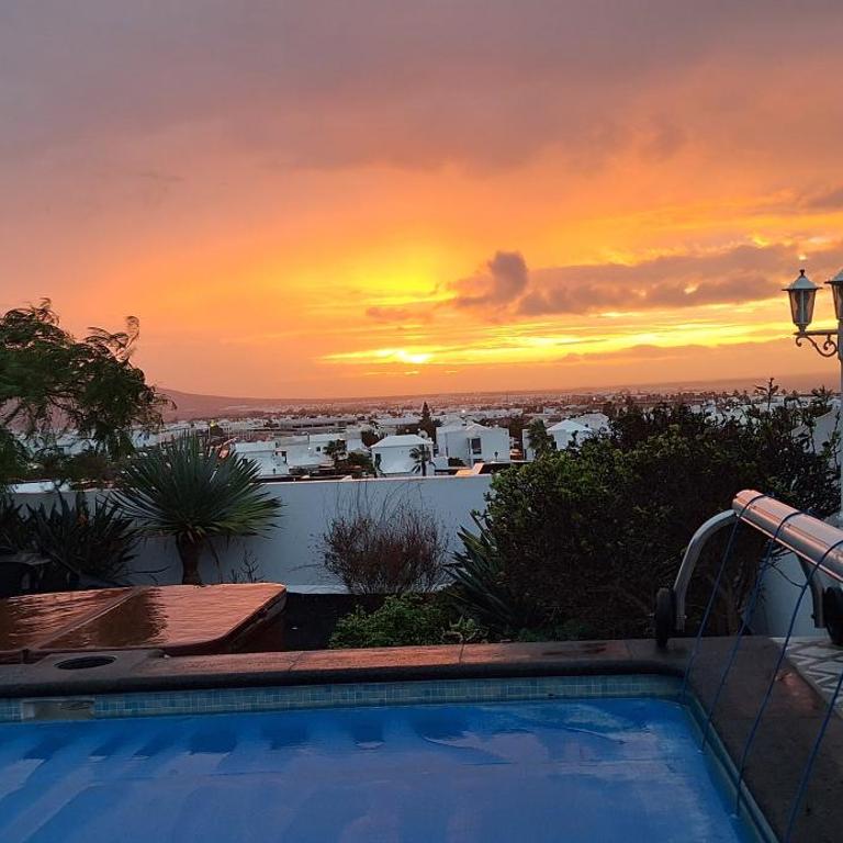 3 bedroom villa with pool and jacuzzi - Casa - 7