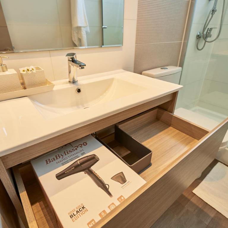 Departamento boutique con Azotea privada diseño exclusivo - Three-Bedroom Apartment - 50