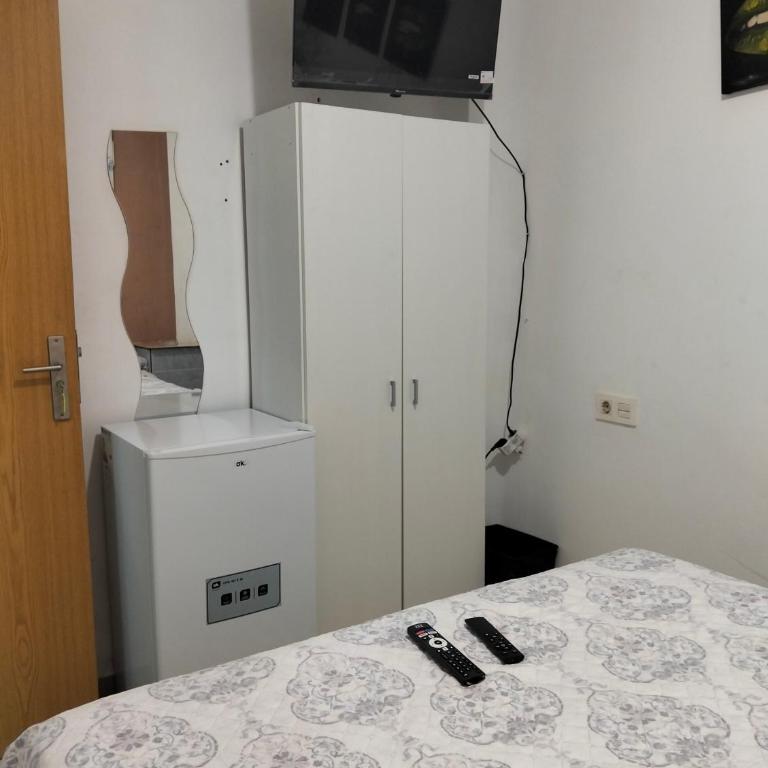 Alojamiento de habitaciones Zaidín - Standard Double Room with Shared Bathroom - 1