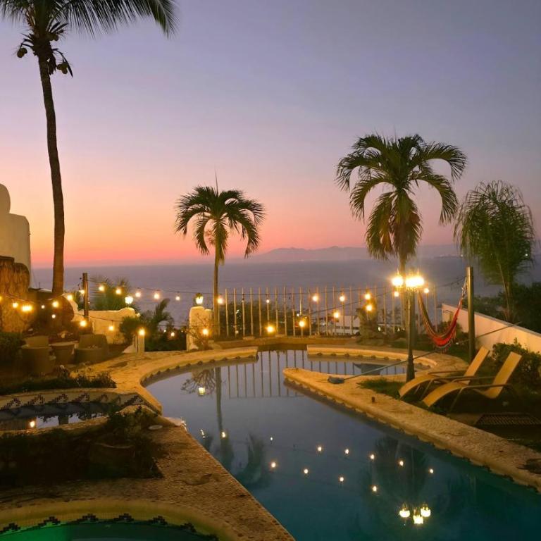 Hillside Villa with ocean views - Vacation Home - 11
