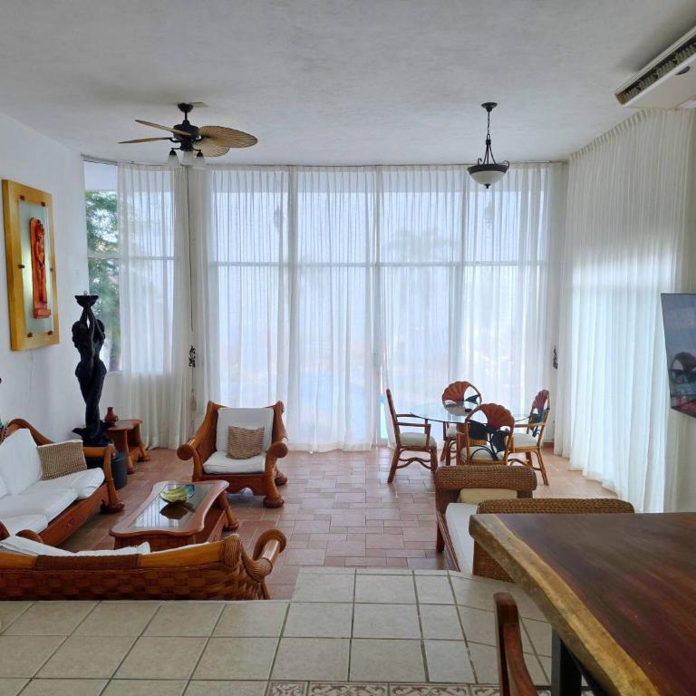 Hillside Villa with ocean views - Vacation Home - 22