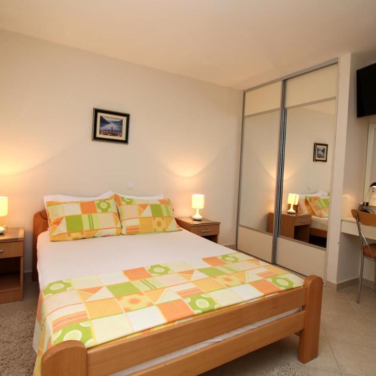 Apartments Kordić - Studio with Patio - 4