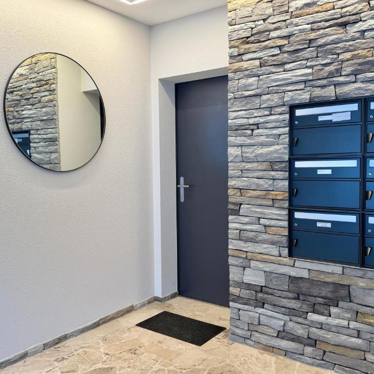 One bedroom apartment 5 min from the lift - One-Bedroom Apartment - 12