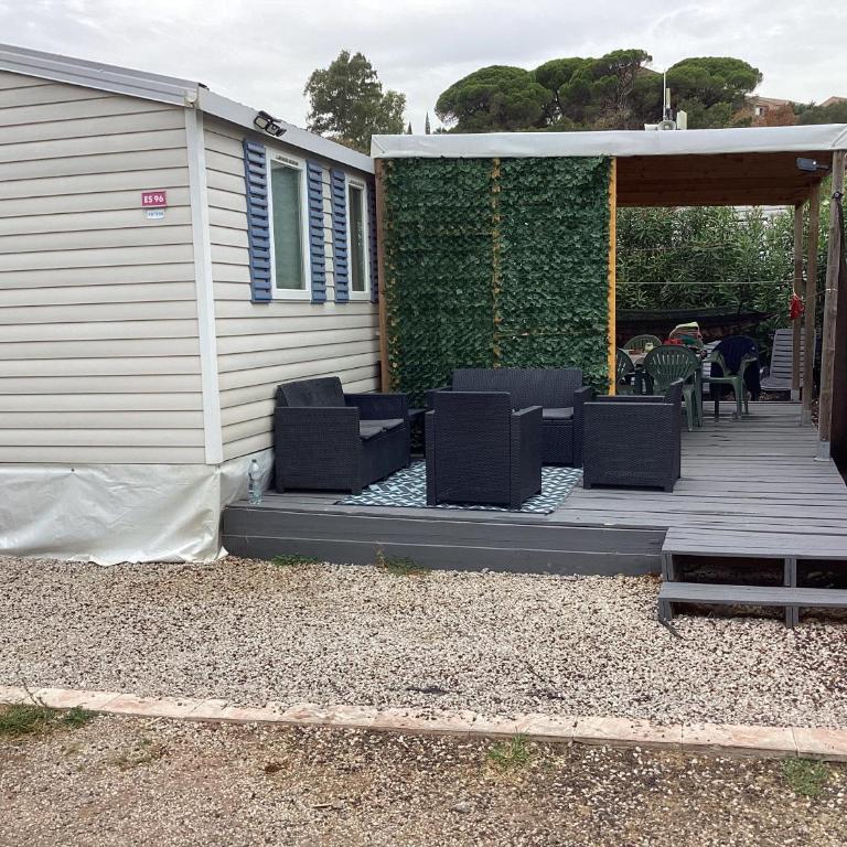 Linge literie et toilette fournis, un grand confort, à côté ou à 5 minutes des piscines tous 3 chambres grande terrasse couverte - Esterel 96 - 3