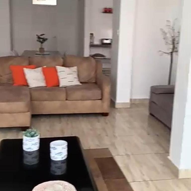 Casa pulpos - Six-Bedroom House - 3