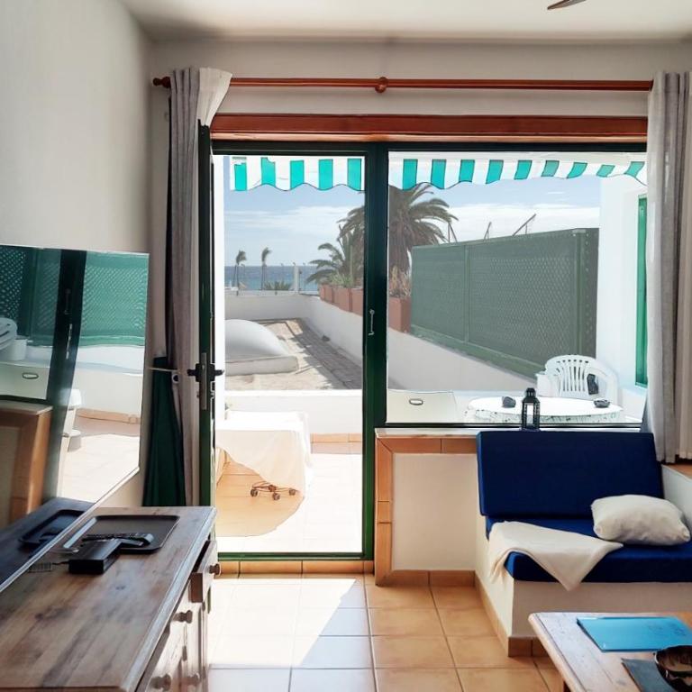 Lanzarote Beachfront Apartment on Las Cucharas Beach with a sea view - Apartamento de 1 dormitorio - 1