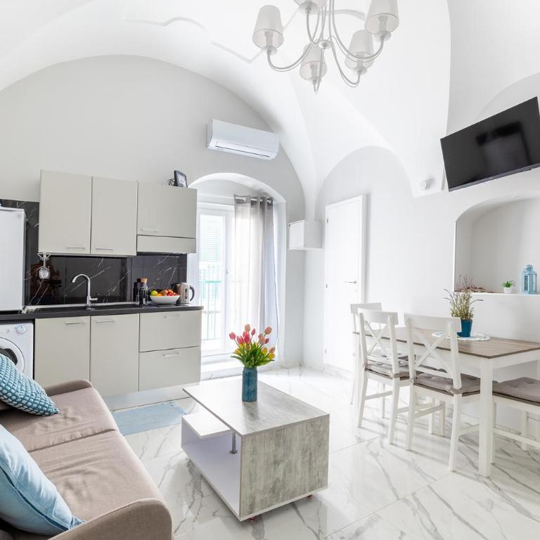 APARTAMENT CHIARA - accanto alle scale dell amore - Julia Vieste - One-Bedroom Apartment - 1