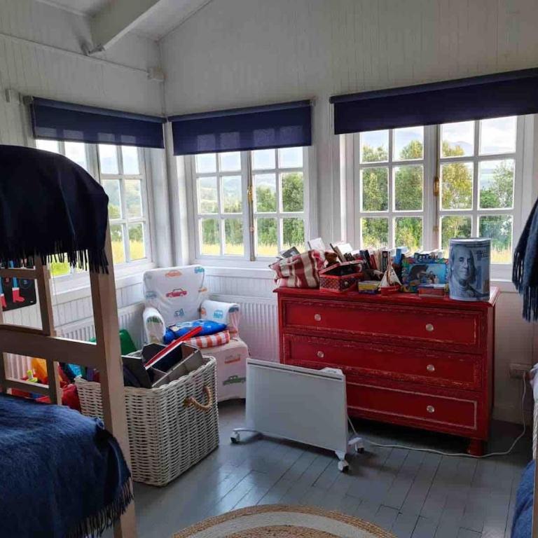 Large Lake House - Six-Bedroom House - 9