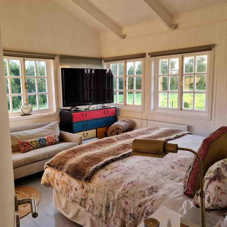 Large Lake House - Six-Bedroom House - 14