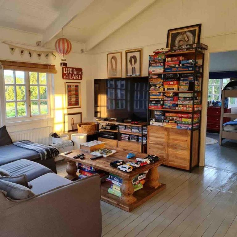 Large Lake House - Six-Bedroom House - 17