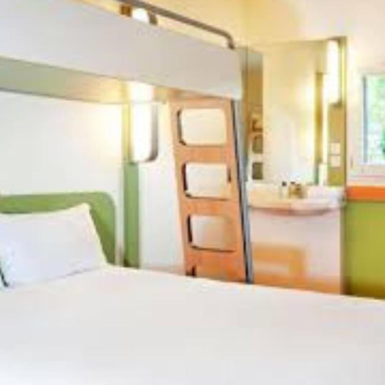 Ibis budget Saint-Étienne stade - Chambre Standard avec Lit Double et Lits Superposés - 4