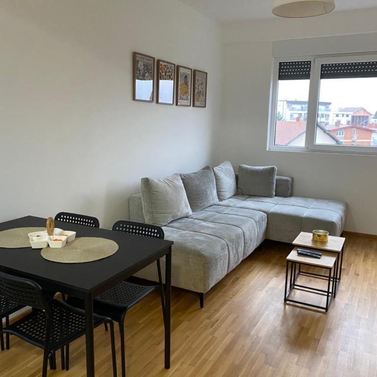 Apartman Adamović- 5 min by walk to the City center - Apartman sa 1 Spavaćom Sobom - 3