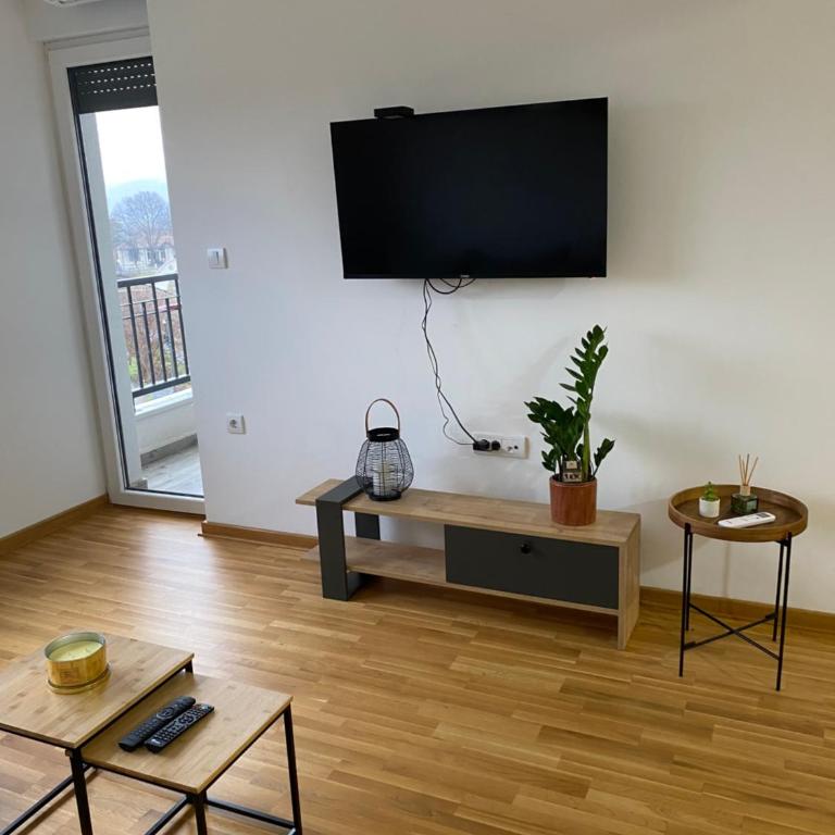 Apartman Adamović- 5 min by walk to the City center - Apartman sa 1 Spavaćom Sobom - 4