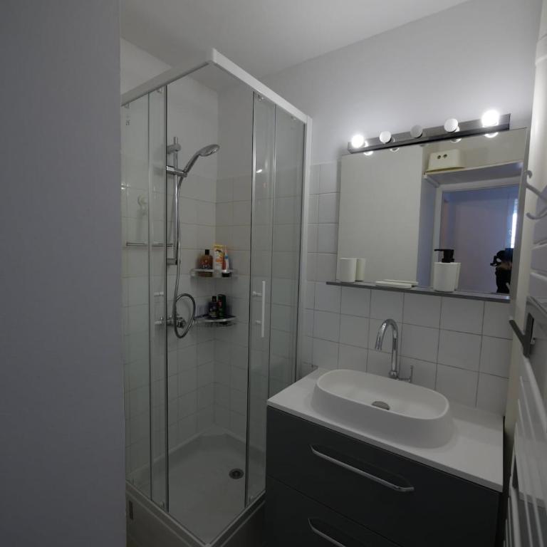 T3 lumineux à deux pas de la plage - Two-Bedroom Apartment - 18