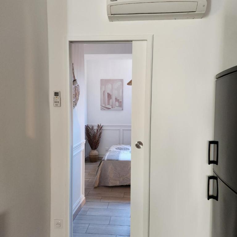 Au centre de Sanary, à 50m du port dans une magnifique rue pietonne - One-Bedroom Apartment - 15
