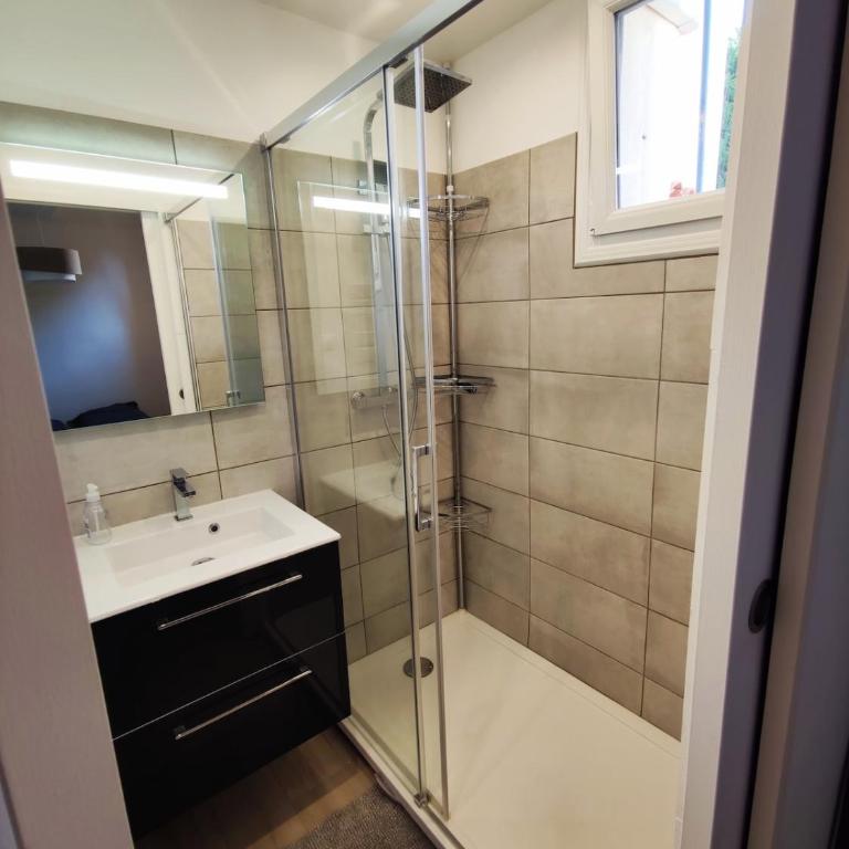 Au centre de Sanary, à 50m du port dans une magnifique rue pietonne - One-Bedroom Apartment - 12