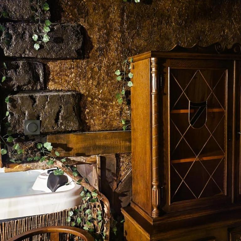 L'Auberge du Trône Romantique Médieval Jacuzzi - Appartement 1 Chambre - 10