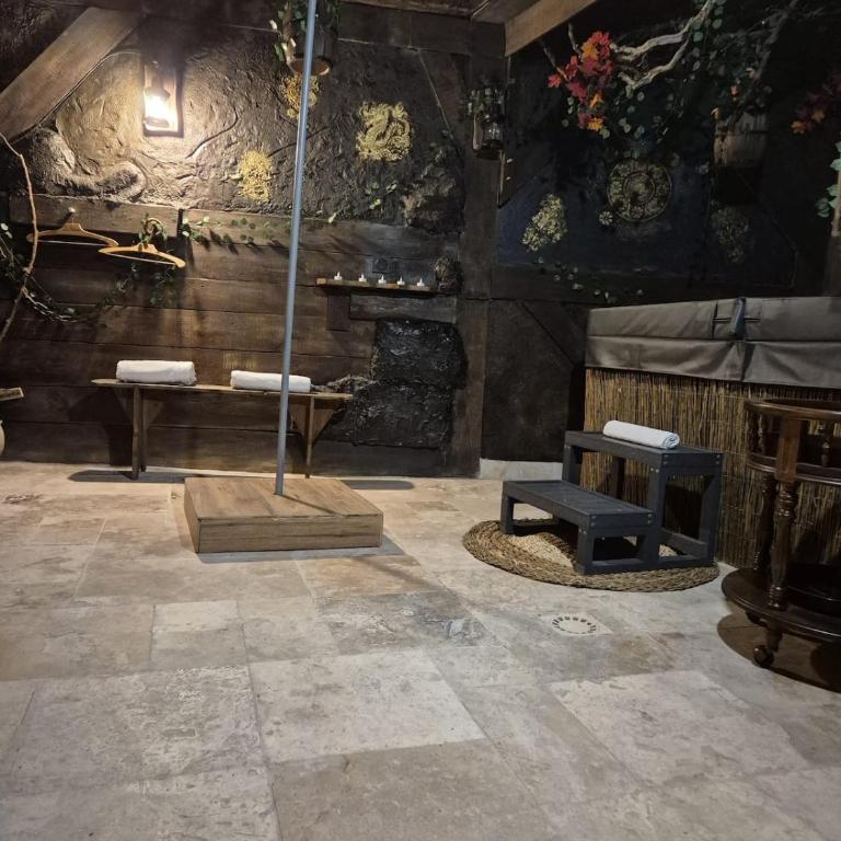 L'Auberge du Trône Romantique Médieval Jacuzzi - Appartement 1 Chambre - 13