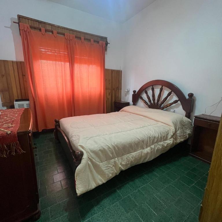 Hermoso chalet para 6 personas a 2 cuadras de la playa QUEQUEN - Two-Bedroom House - 2