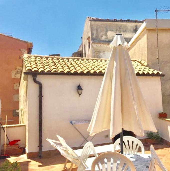 La casa con il terrazzo,via arizzi Ortigia - Casa con 1 Camera da Letto - 4