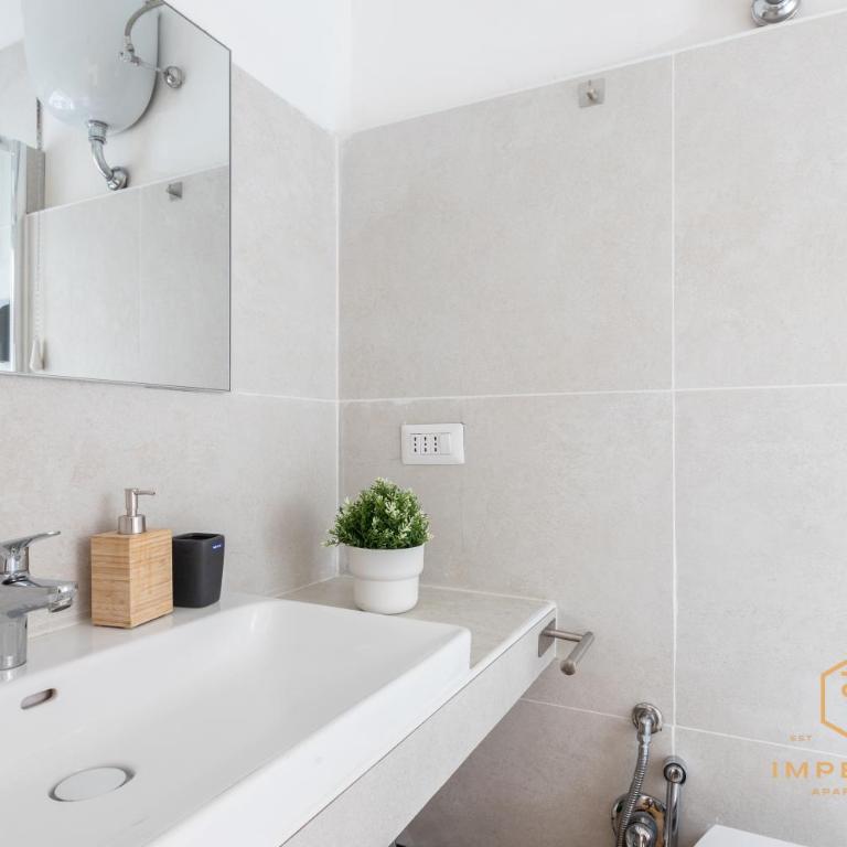 Imperium Garbatella Guesthouse - 2 bedrooms with private bathroom, Terrace, 800mt to metro - Classic Quadruple Room - 14