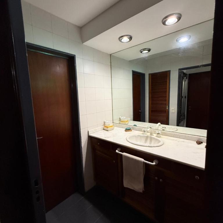 LPR EZE Airport - Habitación Familiar con baño privado - 15