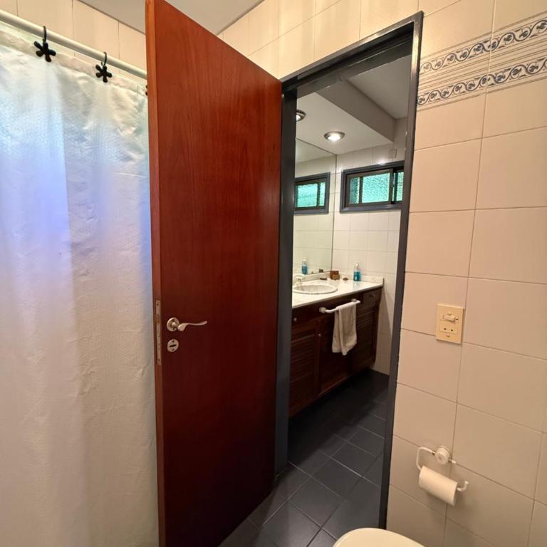 LPR EZE Airport - Habitación Familiar con baño privado - 16