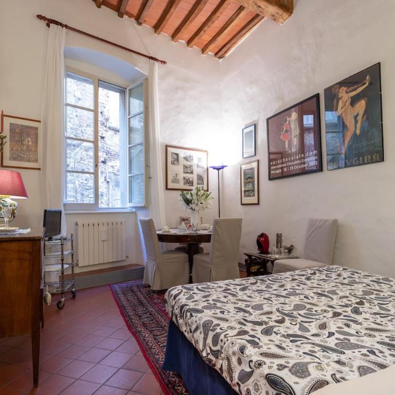 La Stanza dei Gigli - Centro Storico Perugia - Appartamento con 2 Camere da Letto - 1