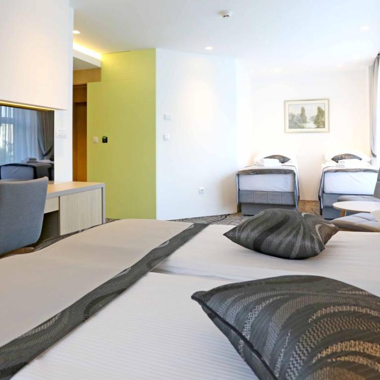 Hotel Grad - Četvorokrevetna Soba - 4