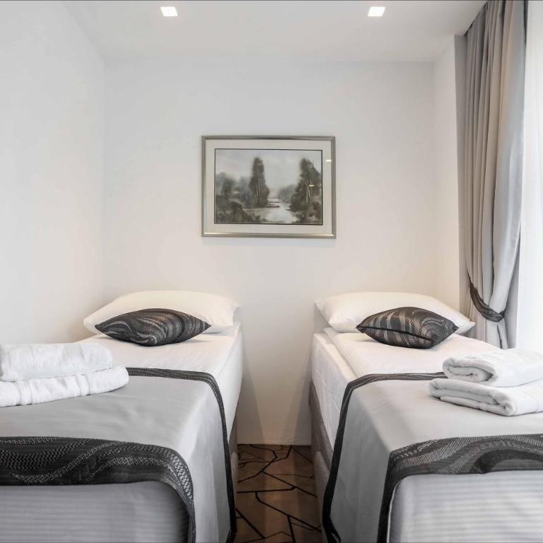 Hotel Grad - Deluks Dvokrevetna Soba sa Bračnim Krevetom/Zasebnim Krevetima i Pogledom na Grad - 7