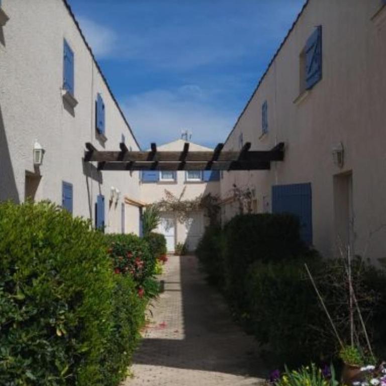 Chateau Charlie - Apartment mit 2 Schlafzimmern und Gartenblick - 9